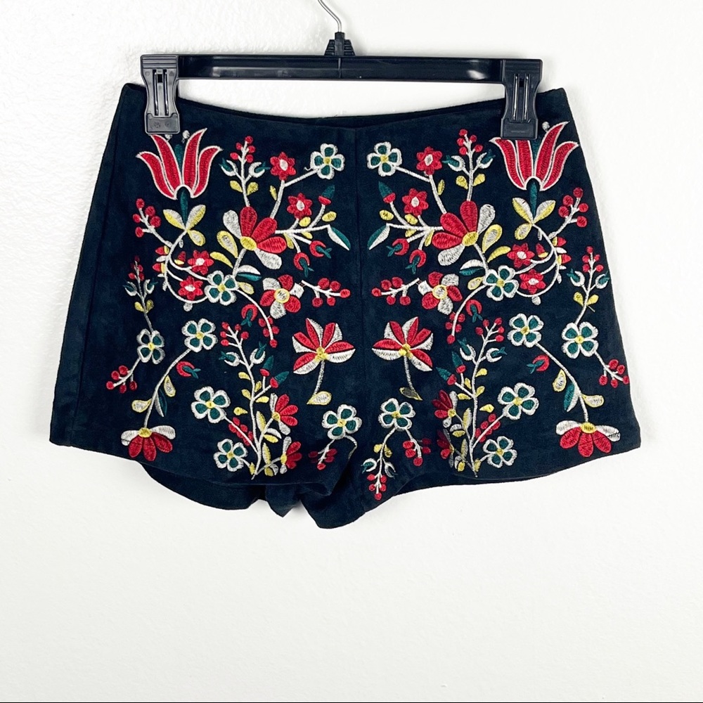 NASTY GAL Black Velour Embroidered Side Zipper High Rise Shorts 4 Boho Preppy